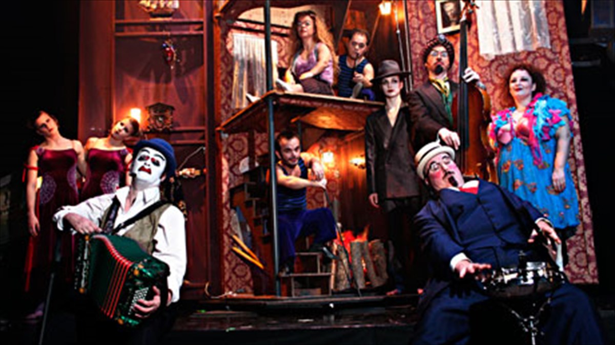 mia-parastasi-gia-tous-diaforetikous-apo-tous-tiger-lillies