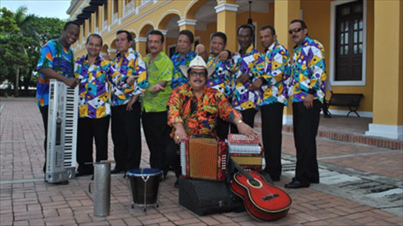 to-festibal-rematias-ksekina-me-enan-idiaitero-kalesmeno-apo-tin-kolombia