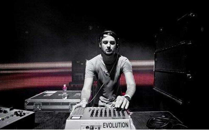 minimal-techno-ruthmoi-me-ton-paul-ritch-sto-six-dogs