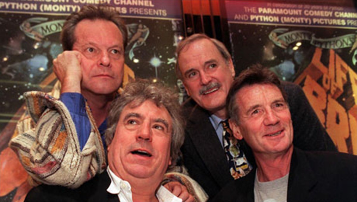 oi-monti-paithon-sunantiountai-kai-pali-gia-to-film-tou-tsapman