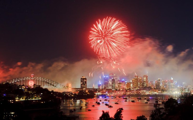 epta-meri-ston-kosmo-gia-mia-alliotiki-protoxronia