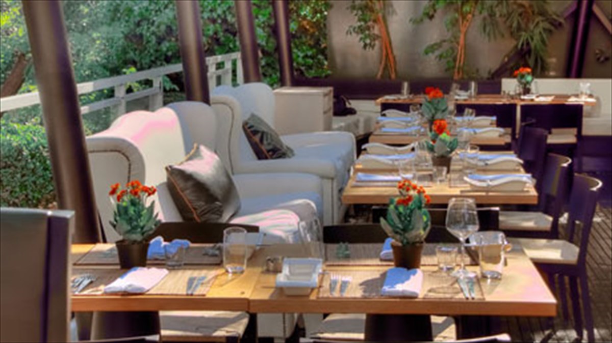 frame-garden-mia-oasi-drosias-sto-kentro-tis-athinas