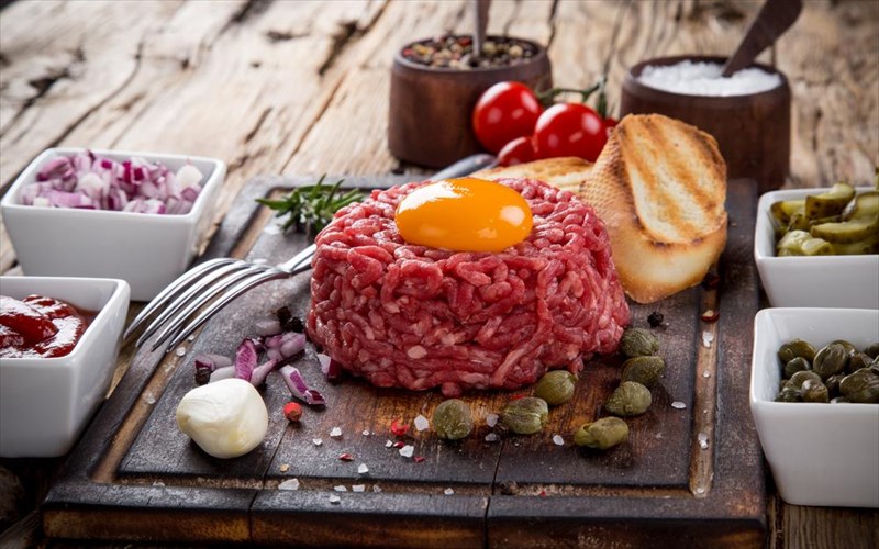 poioi-protimoun-to-mpifteki-tous-omo