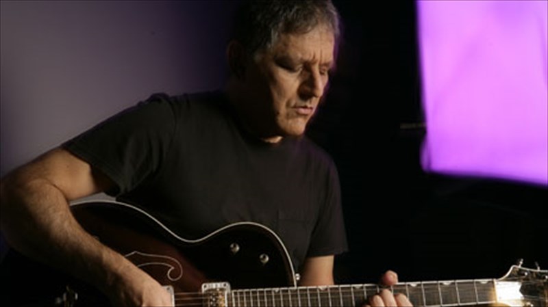 o-nikos-portokaloglou-remiksarei-stin-epidauro