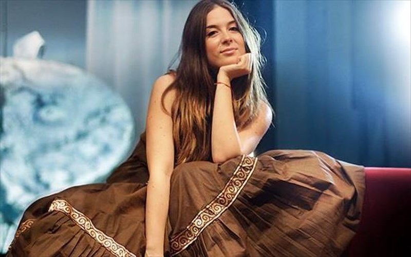 basia-zaxaropoulou-gia-tous-lurikous-tragoudistes-i-prosfora-einai-dusanalogi-tis-zitisis-prosfora-einai-dusanalogi-tis-zitisis