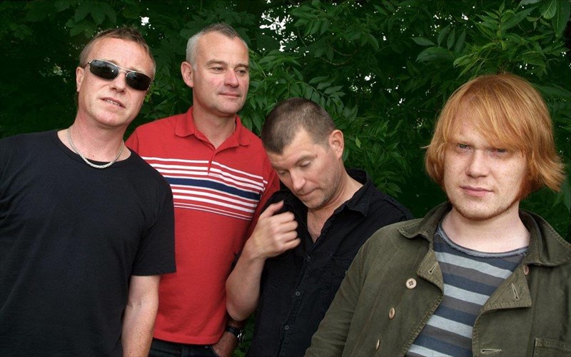 oi-bretanoi-red-snapper-me-original-line-up-stin-athina