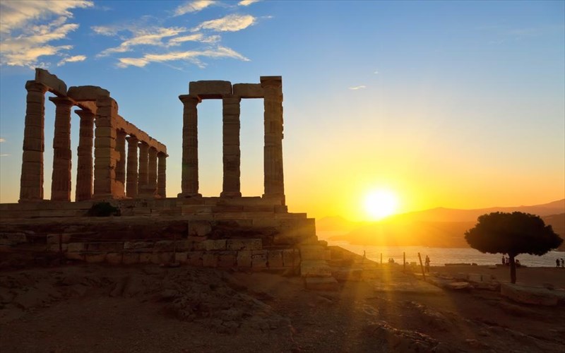 poia-meri-tis-elladas-protimoun-oi-touristes