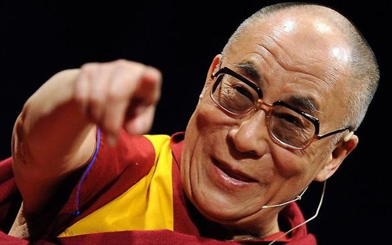 o-dalai-lama-sto-fetino-glastonbury