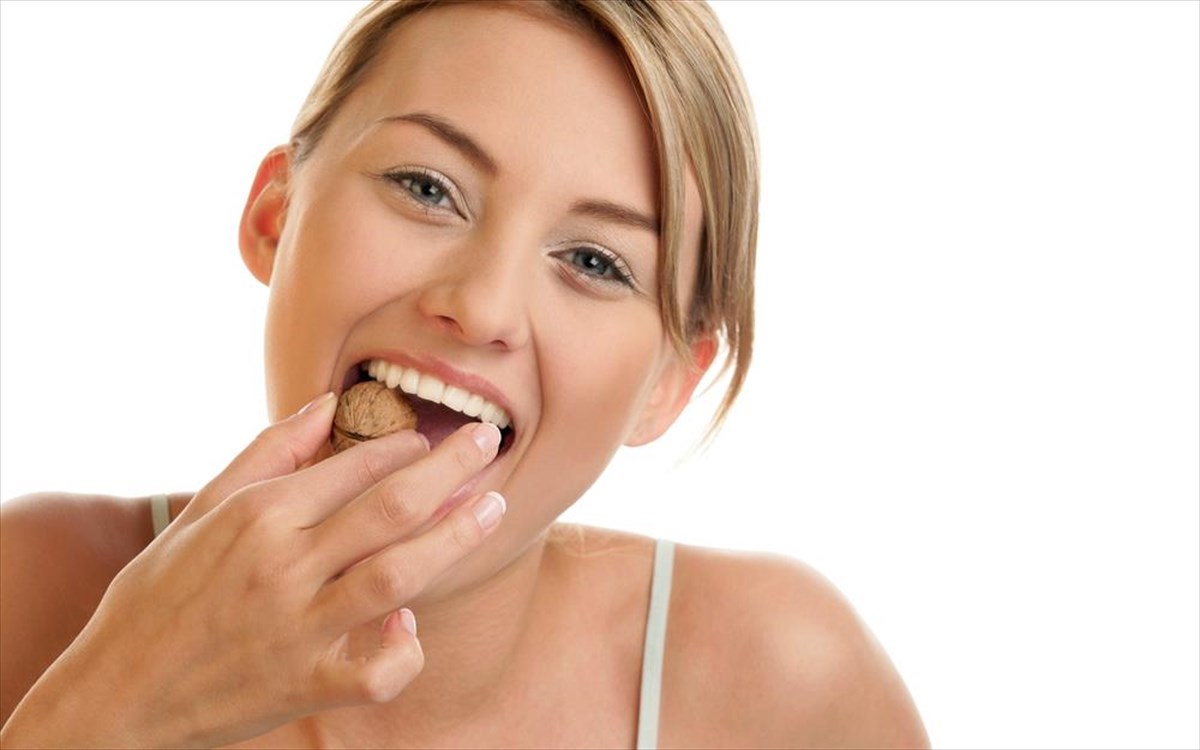 gunaika-xaroumeni-troei-karudia