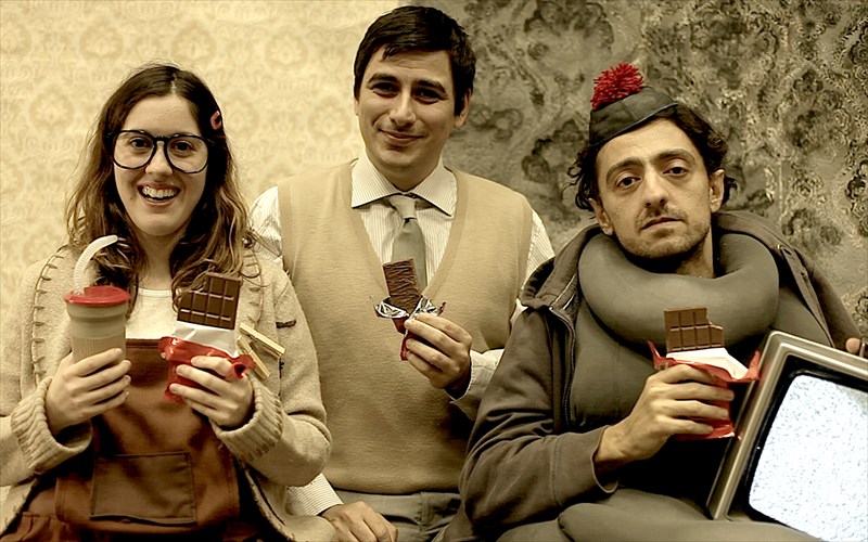 epipleon-paratasi-parastaseon-gia-to-mpil-kai-lou-sto-theatro-skrow-lou-sto-theatro-skrow