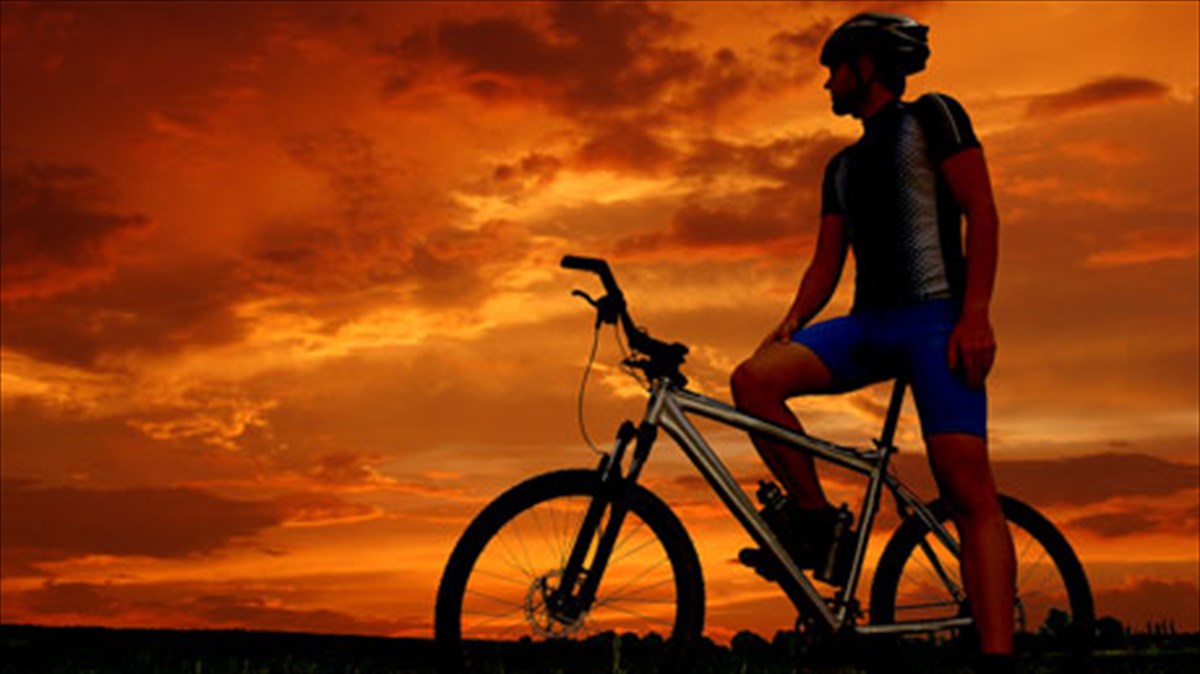 o-guros-tou-kosmou-me-ena-podilato