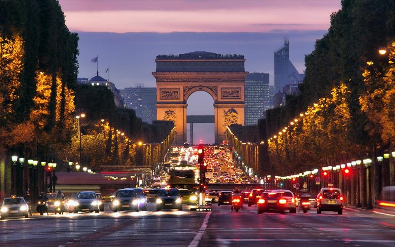 to-parisi-den-xanei-ton-tourismo-tou-meta-ta-teleutaia-gegonota