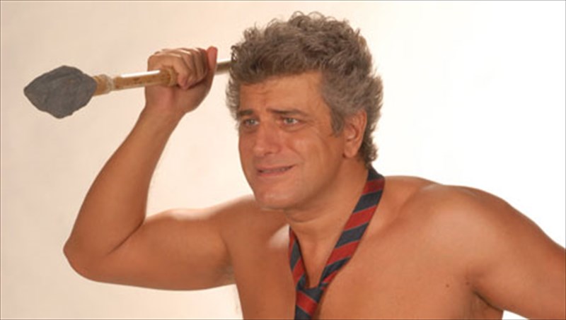 o-caveman-periodeuei-se-oli-tin-ellada