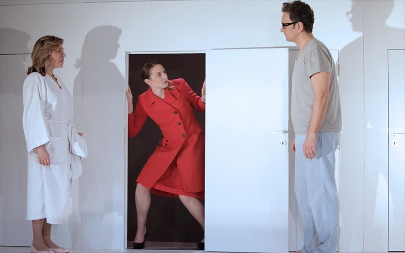 h-gunaika-apo-ta-palia-me-niko-psarra-kai-stefania-goulioti-sto-theatro-poreia