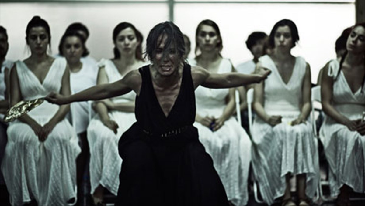 theatriki-sugkentrosi-sto-palaio-elaiourgeio-tis-eleusinas