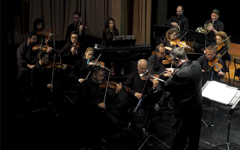 i-sumfoniki-tou-dimou-athinaion-me-xoreutiki-diathesi