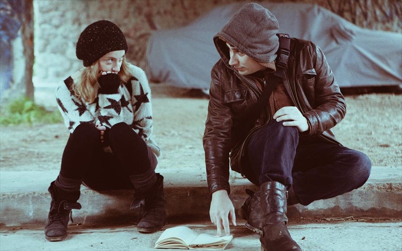 i-lila-leei-tou-simo-sto-theatro-texnis