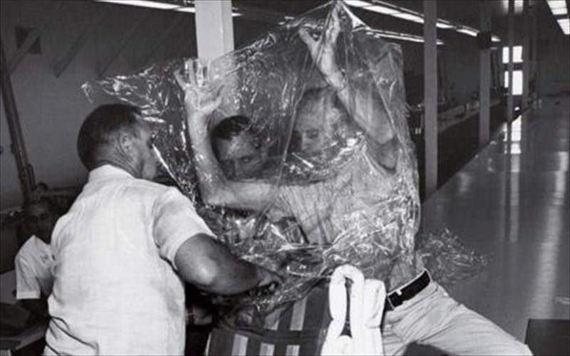 to-apoluto-mixanima-tou-mixali-mathioudaki-sto-theatro-skrow