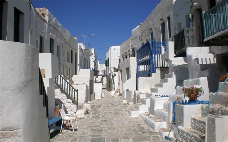 folegandros-oli-i-omorfia-ton-kukladon-se-ena-mikro-nisi-omorfia-ton-kukladon-se-ena-mikro-nisi