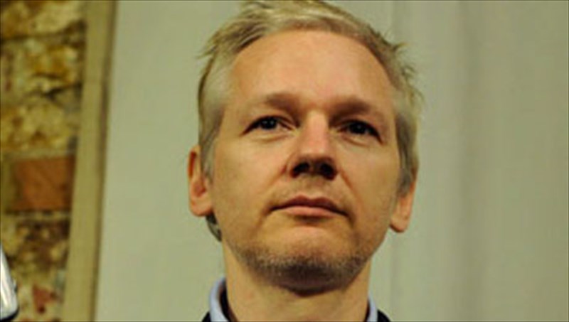 o-tzoulian-asanz-fobatai-tin-ekdosi-tis-autobiografias-tou