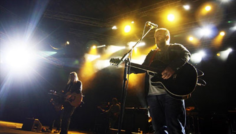 resital-sugkiniseon-stin-istoriki-sunaulia-ton-puks-laks