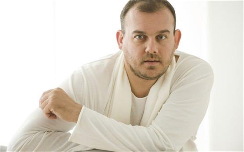 dimitris-paksoglou-to-pisteuo-tou-gamou-tithetai-se-kaustiki-kritiki