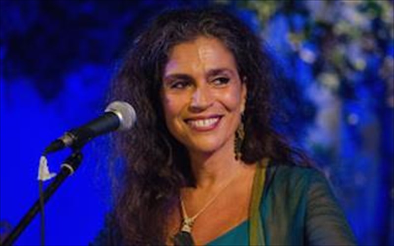 i-sabina-giannatou-parousiazei-to-neo-tis-disko-sto-gazarte