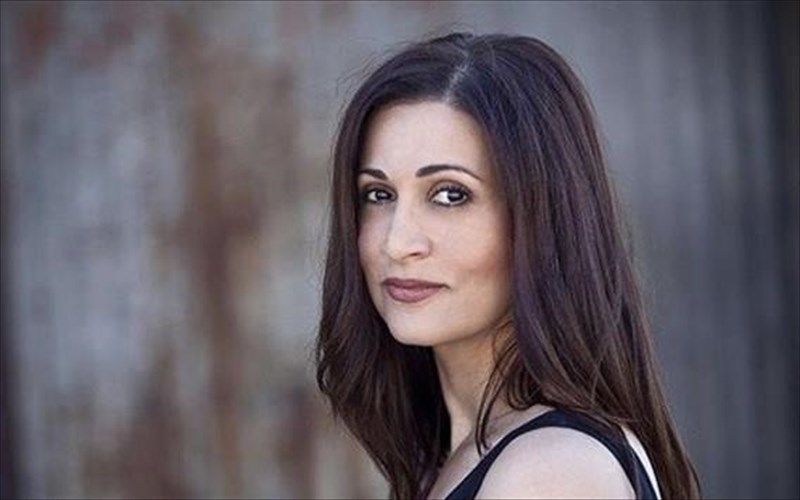 i-eleni-peta-ston-poluxoro-athinais