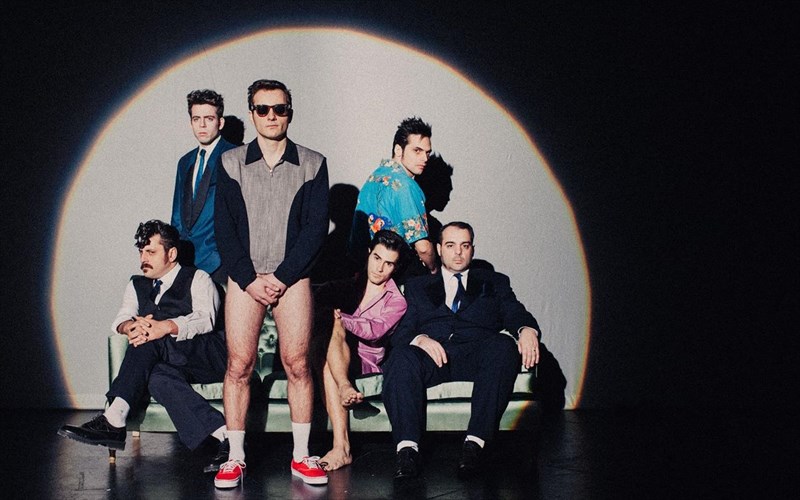 mojo-me-arguri-ksafi-kai-giorgo-xrusostomou-sto-theatro-porta