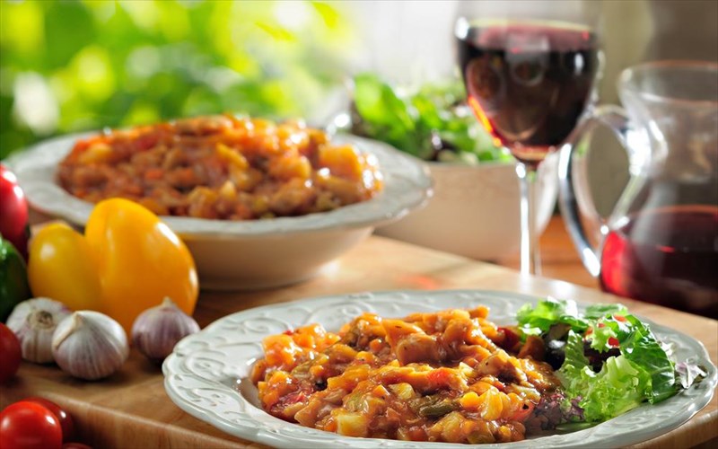 i-katalaniki-kouzina-kai-oi-nostimies-tis