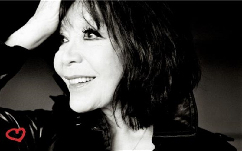 h-iereia-tou-uparksismou-Juliette-greco-sto-pallas