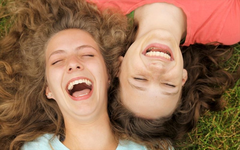 10-pragmata-pou-sumbainoun-otan-xanete-tous-paidikous-sas-filous