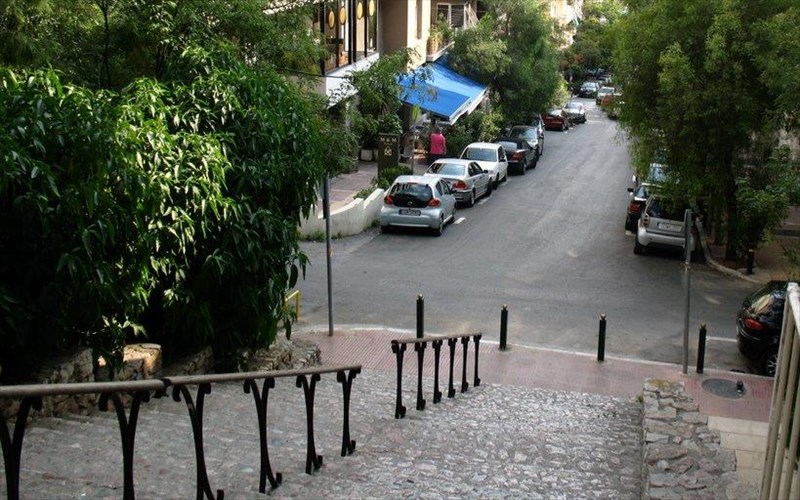 to-kolonaki-pera-apo-tis-bitrines