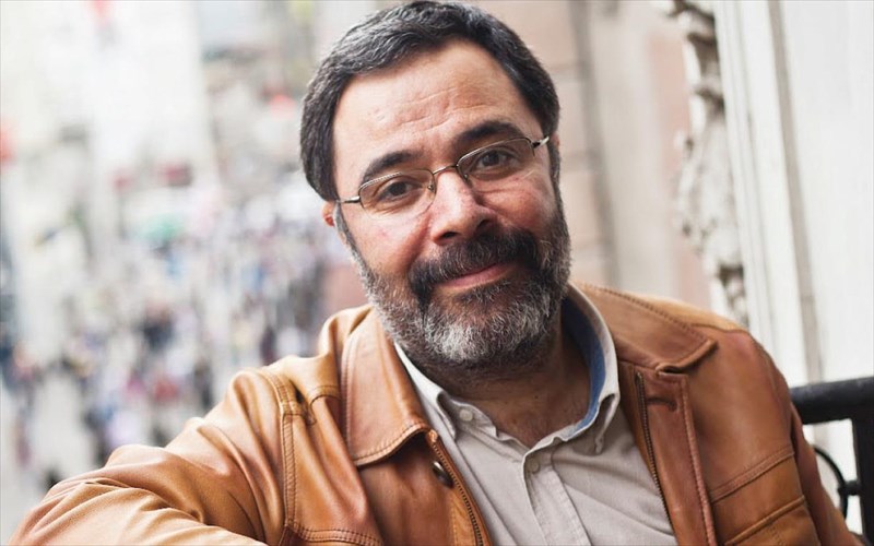 sunomilia-me-ton-tourko-suggrafea-axmet-oumit-ston-iano