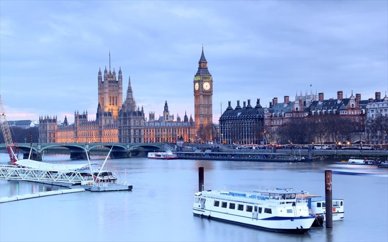 peftoun-idees-gia-ti-nea-gefura-ston-tamesi