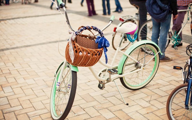 tweed-run-podilatada-me-finetsa-stis-spetses