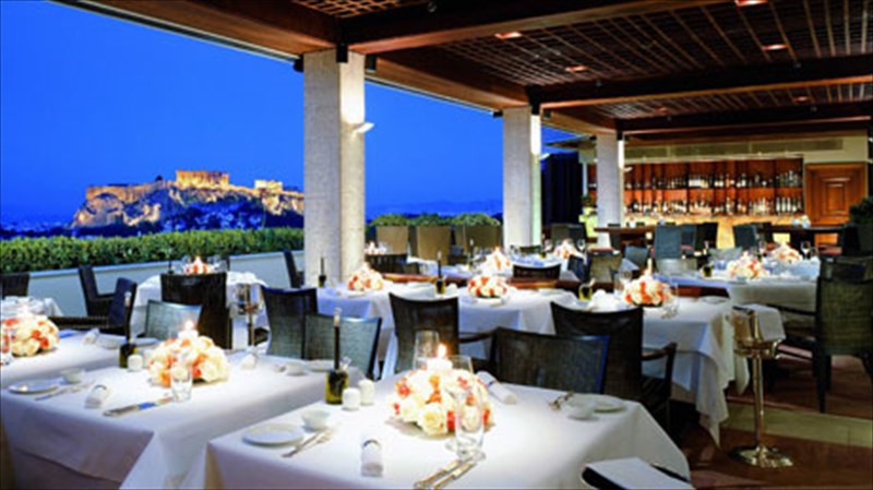 ta-kalutera-athinaika-roof-garden-gia-thea-af-upsilou