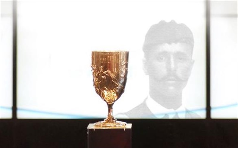 to-kupello-tou-spurou-loui-ksanagurna-sto-mouseio-tis-akropolis