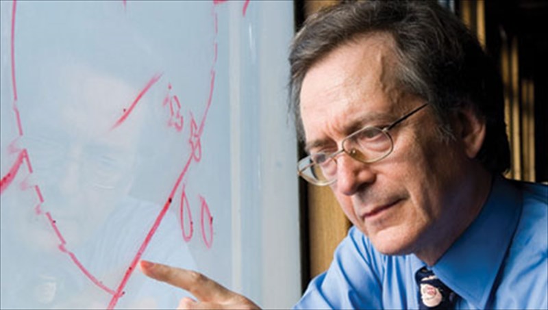 o-eugenios-tribizas-etoimazei-ruthmika-paramuthia