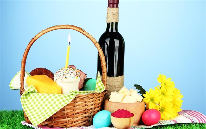 ti-krasi-tairiazei-sta-eortastika-pasxalina-trapezia