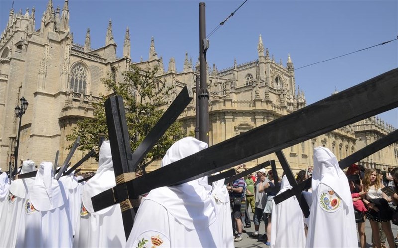 pos-giortazoun-to-pasxa-se-diafores-poleis-tou-kosmou