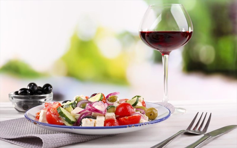 5-muthoi-gia-to-elliniko-krasi-pou-kuriarxoun-sto-eksoteriko-muthoi-gia-to-elliniko-krasi-pou-kuriarxoun-sto-eksoteriko