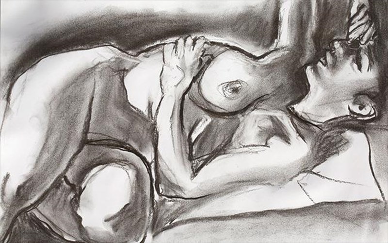 to-gumno-gunaikeio-soma-dimiourgei-ainigmata