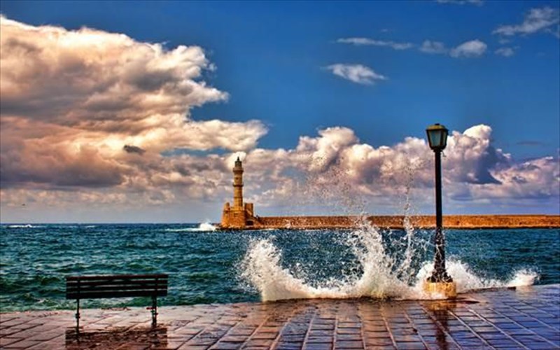 oi-ellinikes-poleis-pou-epilegoun-na-episkefthoun-oi-ksenoi-touristes-to-pasxa