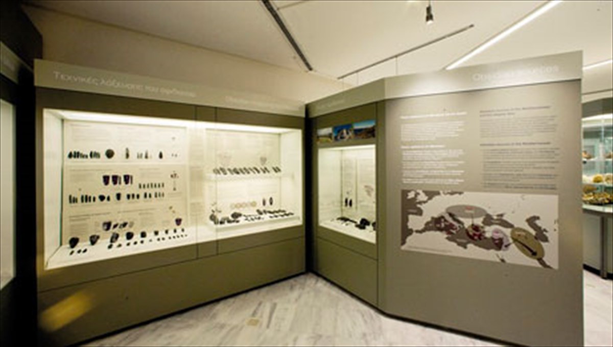 ekthesi-me-proistorika-ergaleia-sto-metalleutiko-mouseio-milou