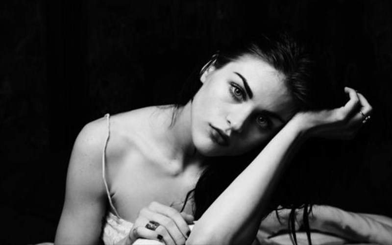 sti-frances-bean-cobain-den-aresoun-oi-nirvana