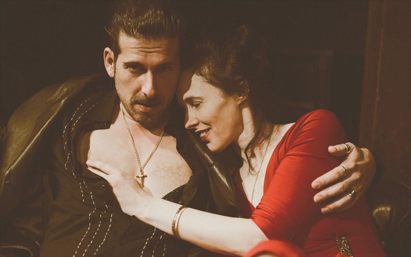 to-trelo-aima-tis-antzelas-mprouskou-sto-theatro-texnis