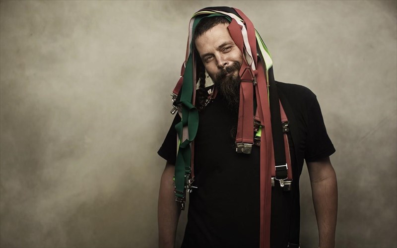 o-spuros-grammenos-sto-stauro-tou-notou