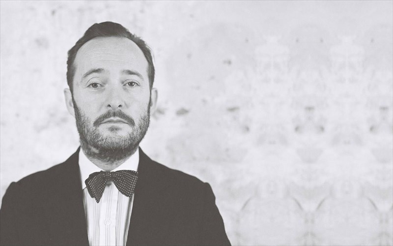 o-polusullektikos-bretanos-craig-richards-sto-six-dogs