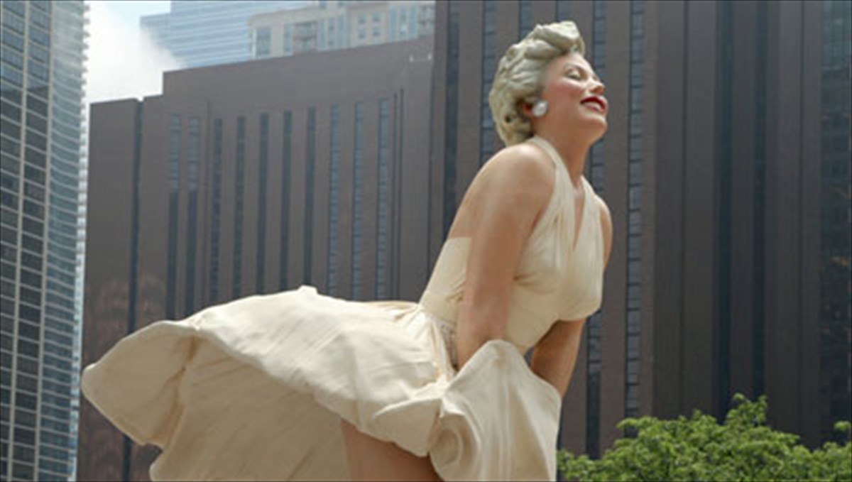 gigantiaio-agalma-tis-marilyn-monroe-stithike-sto-sikago